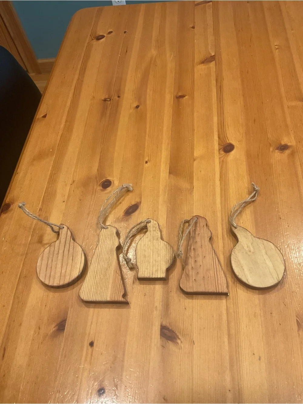 WOODEN SANTA ORNAMENTS FARMHOUSE CHRISTMAS RUSTIC COUNTRY PAINTED LOT OF 5